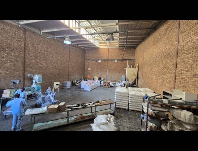 350M² WAREHOUSE TO LET IN MEADOWDALE